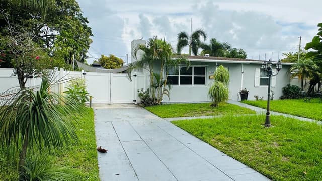 6710 Forest Court, West Palm Beach FL 33405 - West Palm Beach, FL - Photo 2