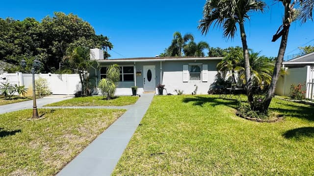 6710 Forest Court, West Palm Beach FL 33405 - West Palm Beach, FL - Photo 3