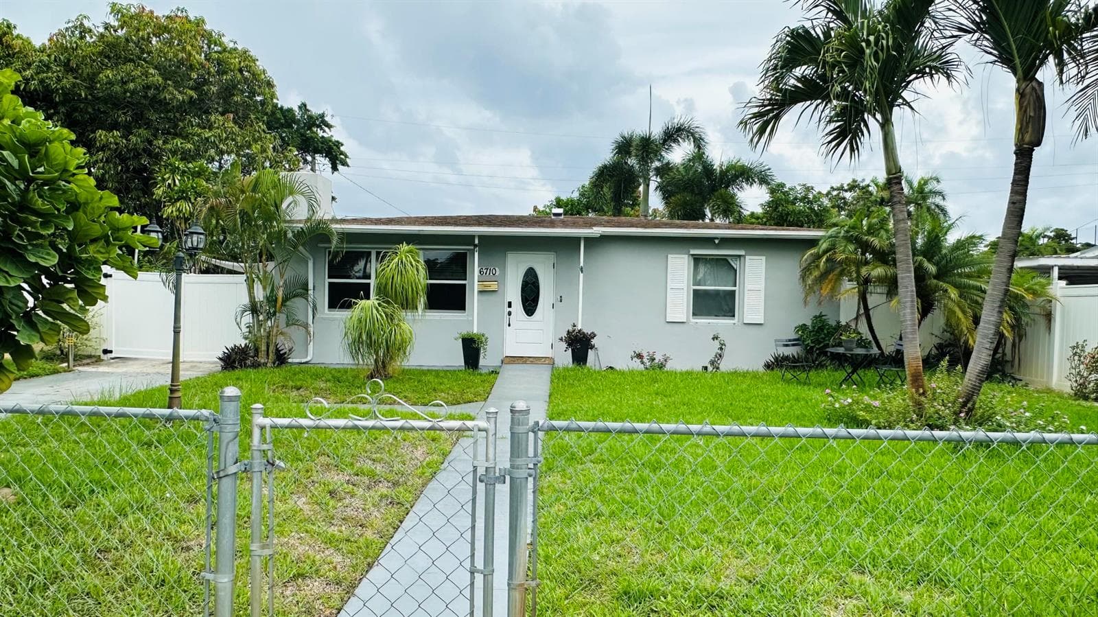 6710 Forest Court, West Palm Beach FL 33405 - West Palm Beach, FL - Photo 1