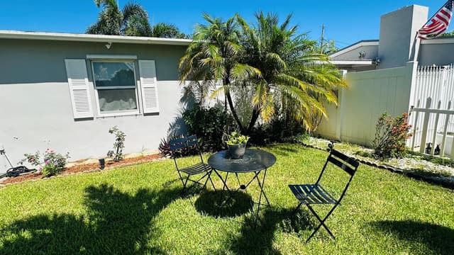6710 Forest Court, West Palm Beach FL 33405 - West Palm Beach, FL - Photo 4