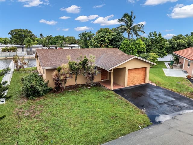 6605 NW 77th St, Tamarac FL 33321 - Tamarac, FL - Photo 2