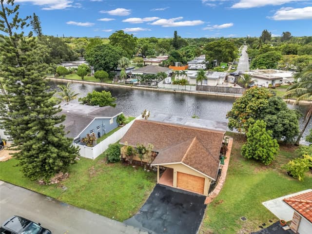 6605 NW 77th St, Tamarac FL 33321 - Tamarac, FL - Photo 4