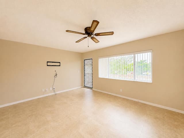 555 Purdy Lane Unit 309, Palm Springs FL 33461 - Palm Springs, FL - Photo 6