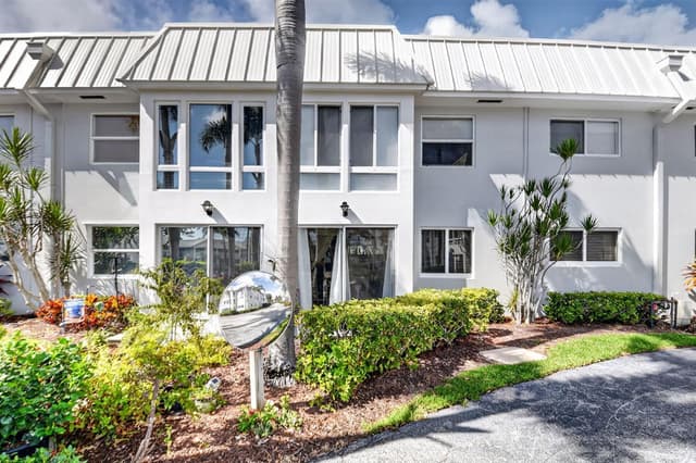 32 COLONIAL CLUB Drive # 102, Boynton Beach FL 33435 - Boynton Beach, FL - Photo 2