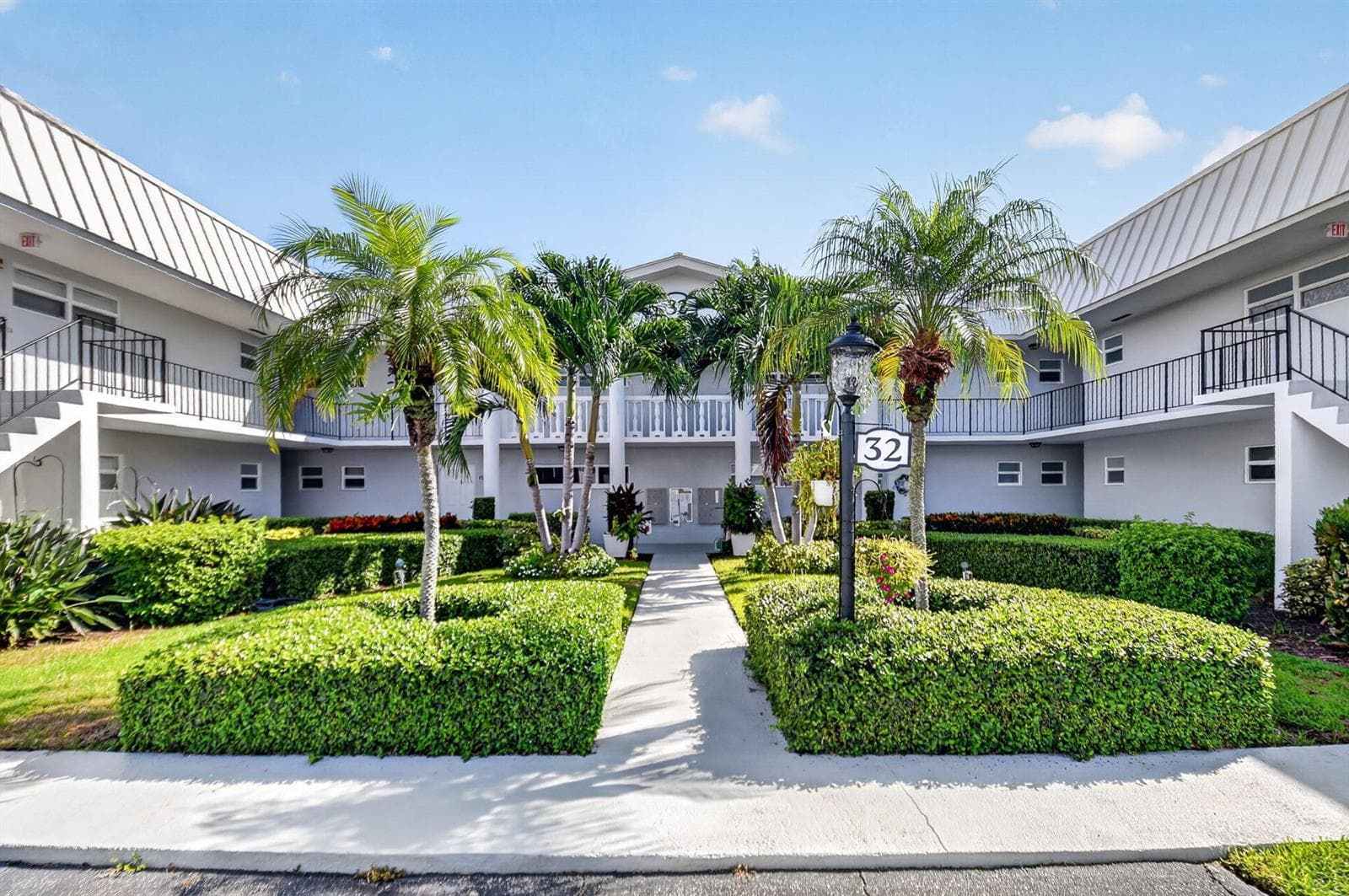 32 COLONIAL CLUB Drive # 102, Boynton Beach FL 33435 - Boynton Beach, FL - Photo 1