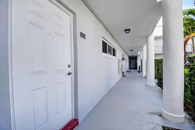 32 COLONIAL CLUB Drive # 102, Boynton Beach FL 33435 - Boynton Beach, FL - Photo 5