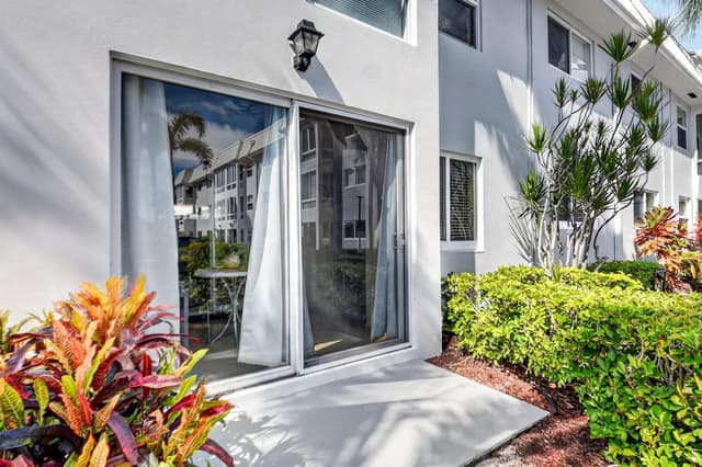 32 COLONIAL CLUB Drive # 102, Boynton Beach FL 33435 - Boynton Beach, FL - Photo 4