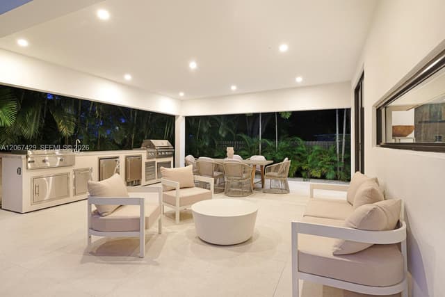 1015 NE 114th St, Biscayne Park FL 33161 - Biscayne Park, FL - Photo 2