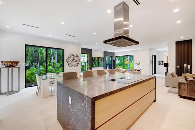 1015 NE 114th St, Biscayne Park FL 33161 - Biscayne Park, FL - Photo 4