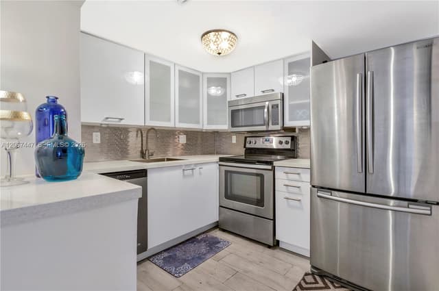2600 Collins Ave # 204, Miami Beach FL 33140 - Miami Beach, FL - Photo 4