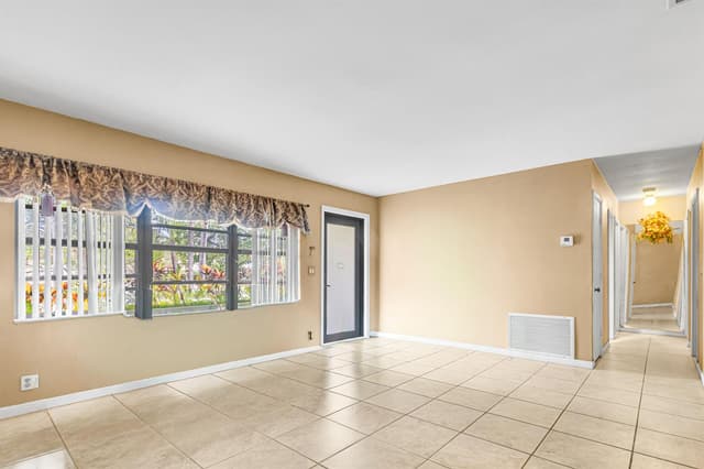 9522 Affirmed Lane, Boca Raton FL 33496 - Boca Raton, FL - Photo 5