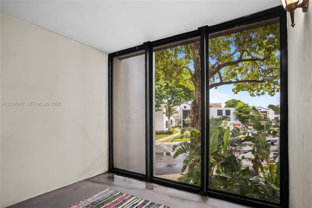 213 Lake Pointe Dr # 203, Oakland Park FL 33309 - Oakland Park, FL - Photo 4