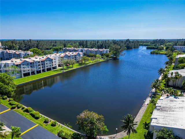 21121 SW 85th Ave # 311, Cutler Bay FL 33189 - Cutler Bay, FL - Photo 2