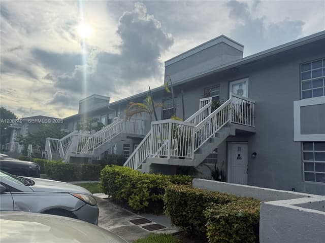 422 NE 210th Cir Ter # 1, Miami FL 33179 - Miami, FL - Photo 2