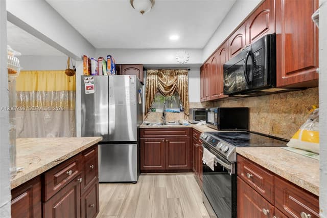 6921 Taylor St, Hollywood FL 33024 - Hollywood, FL - Photo 2