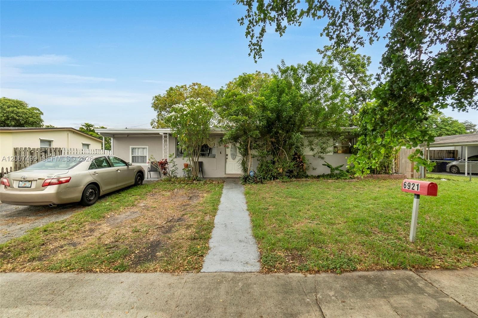 6921 Taylor St, Hollywood FL 33024
