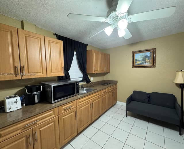 10920 Westwood Lake Dr, Miami FL 33165 - Miami, FL - Photo 2
