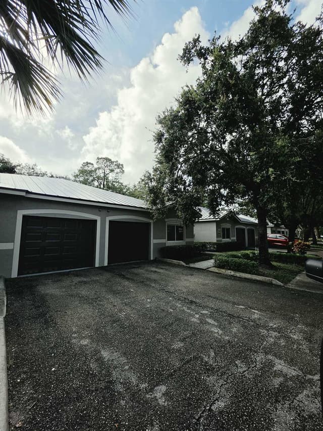 260 Crestwood Circle # 102, Royal Palm Beach FL 33411 - Royal Palm Beach, FL - Photo 2
