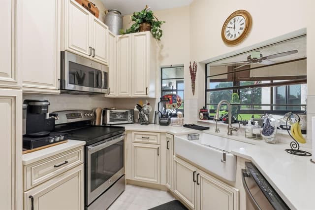 5853 Parkwalk Drive, Boynton Beach FL 33472 - Boynton Beach, FL - Photo 3