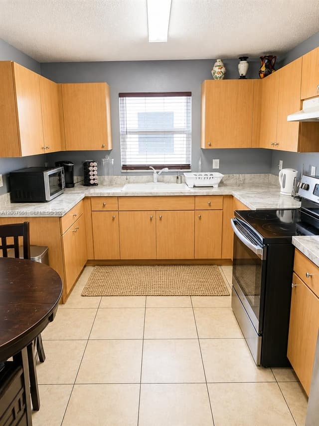 221 NE 35th St, Oakland Park FL 33334 - Oakland Park, FL - Photo 4
