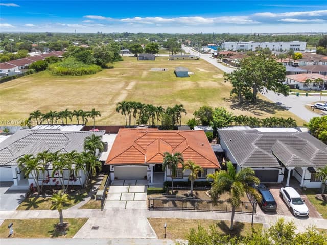 12382 SW 213th Ter, Miami FL 33177 - Miami, FL - Photo 2