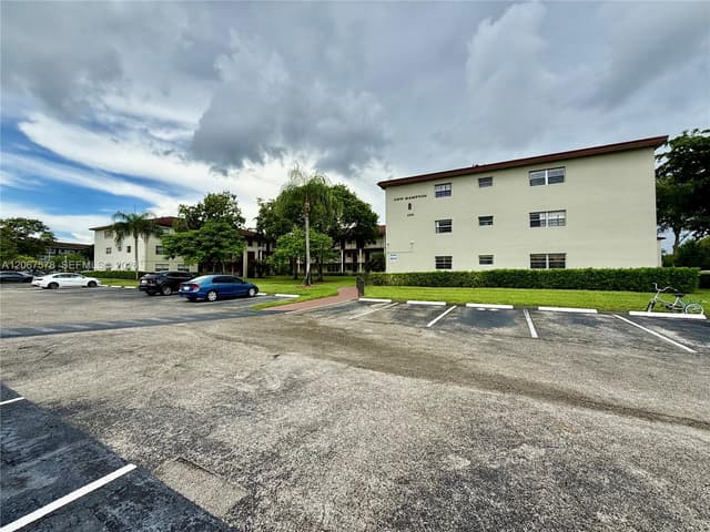 150 150 SW 134TH WAY # R109, Pembroke Pines FL 33027 - Pembroke Pines, FL - Photo 2
