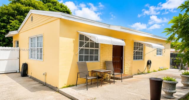 371 W 47th St, Hialeah FL 33012 - Hialeah, FL - Photo 2