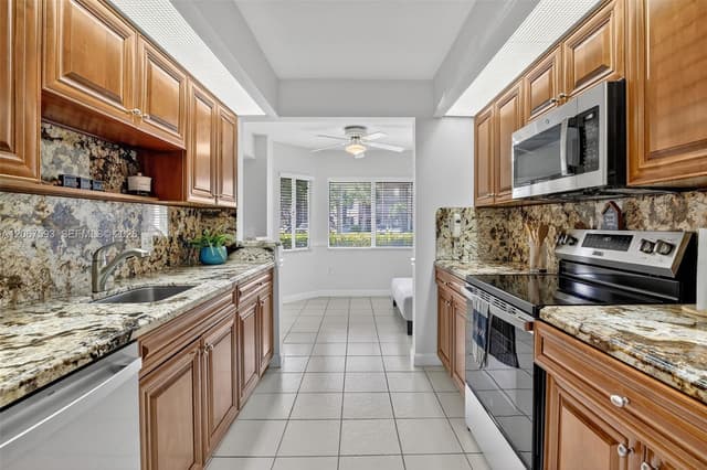13705 SW 12th St # 103B, Pembroke Pines FL 33027 - Pembroke Pines, FL - Photo 5