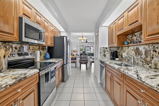 13705 SW 12th St # 103B, Pembroke Pines FL 33027 - Pembroke Pines, FL - Photo 4