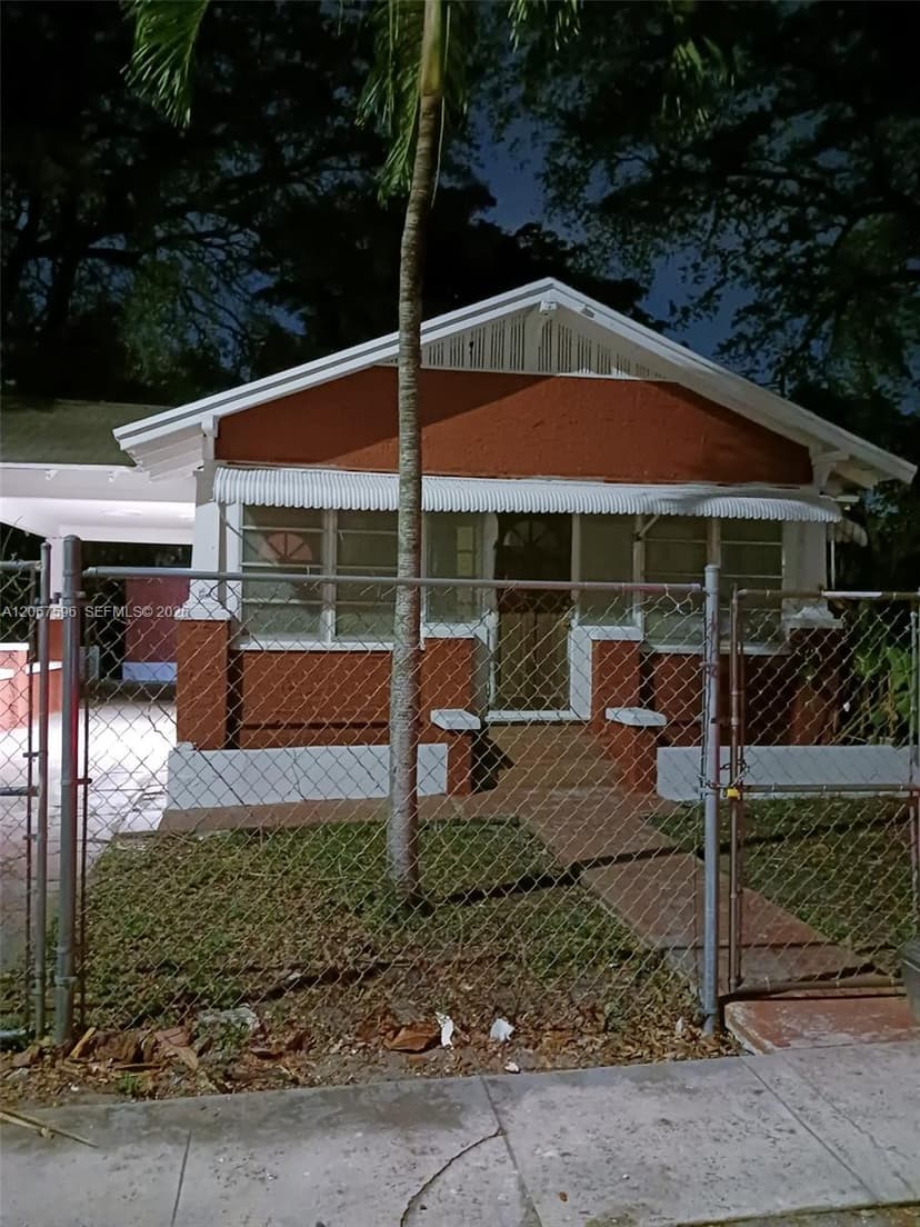 21 NW 61st St, Miami FL 33127
