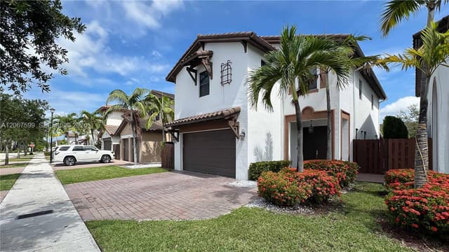 10235 NW 87th Ter, Doral FL 33178 - Doral, FL - Photo 2