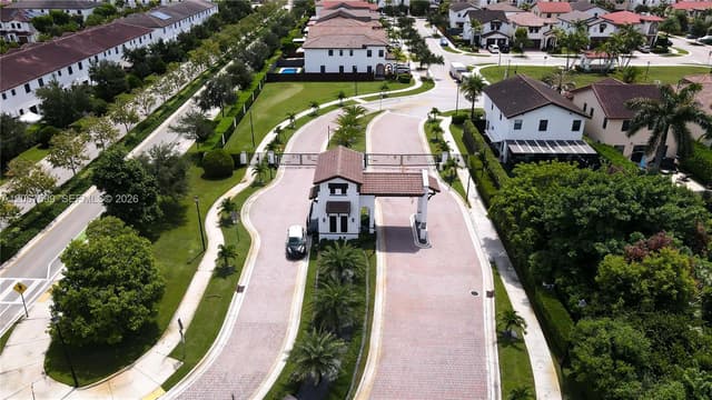 10235 NW 87th Ter, Doral FL 33178 - Doral, FL - Photo 4