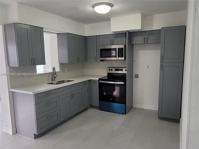 7817 Panama St, Miramar FL 33023 - Miramar, FL - Photo 2