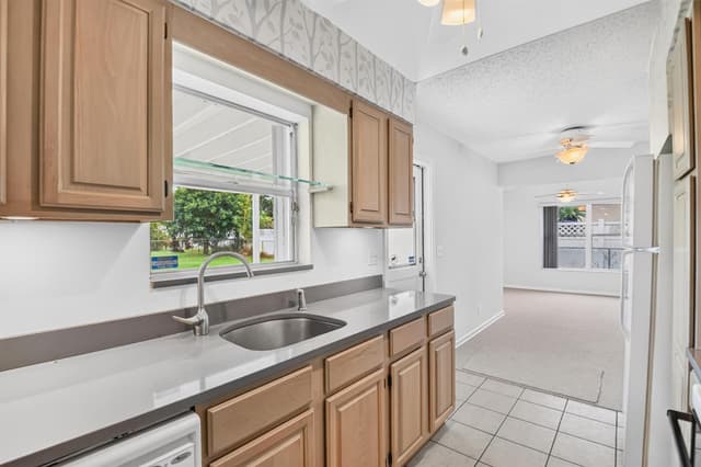 129 GREENBRIER Drive, Palm Springs FL 33461 - Palm Springs, FL - Photo 6