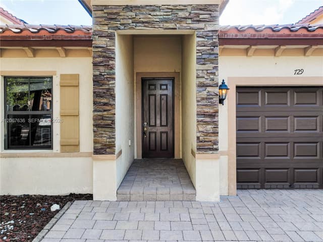 729 SE 34th Ave, Homestead FL 33033 - Homestead, FL - Photo 2