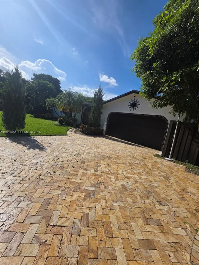 18611 SW 61st Ct, Southwest Ranches FL 33332 - Southwest Ranches, FL - Photo 2