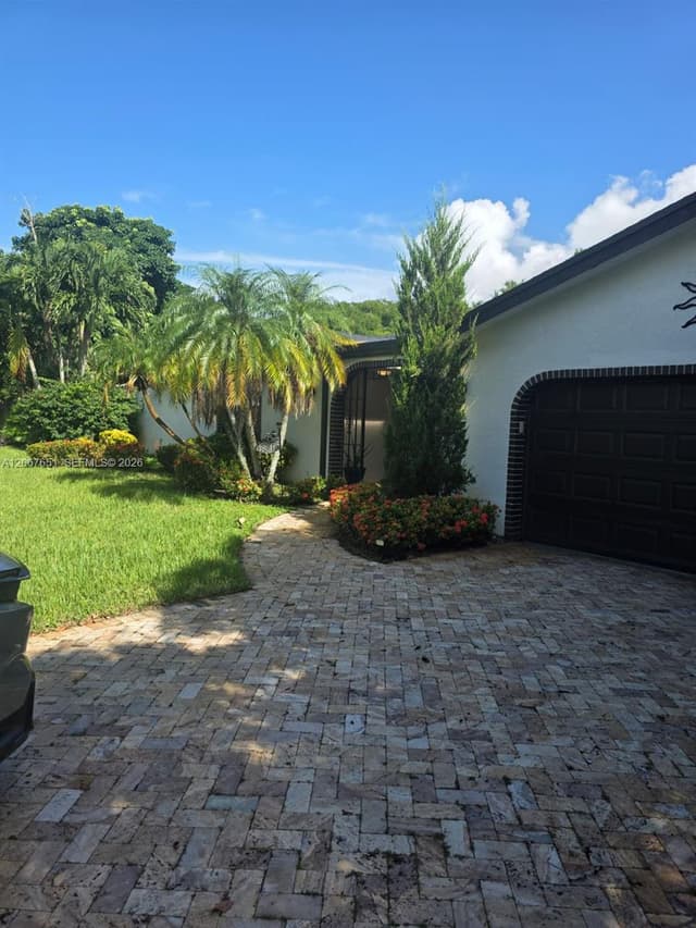 18611 SW 61st Ct, Southwest Ranches FL 33332 - Southwest Ranches, FL - Photo 3