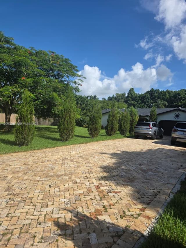 18611 SW 61st Ct, Southwest Ranches FL 33332 - Southwest Ranches, FL - Photo 4