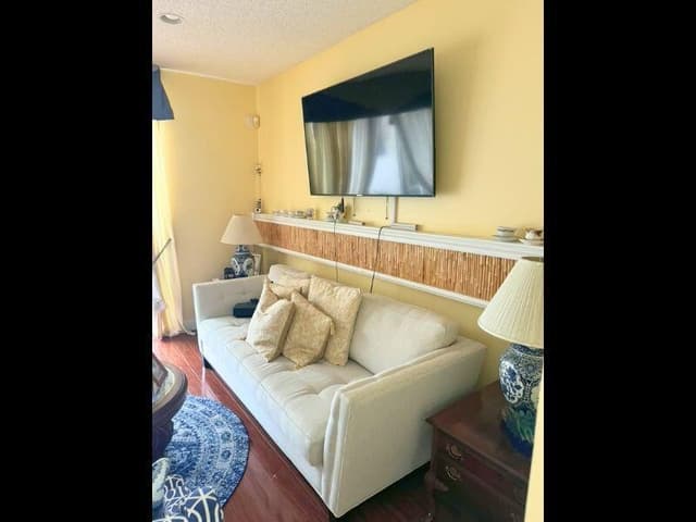 13164 NW 9TH Court, Pembroke Pines FL 33028 - Pembroke Pines, FL - Photo 2