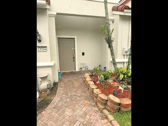 13164 NW 9TH Court, Pembroke Pines FL 33028 - Pembroke Pines, FL - Photo 7