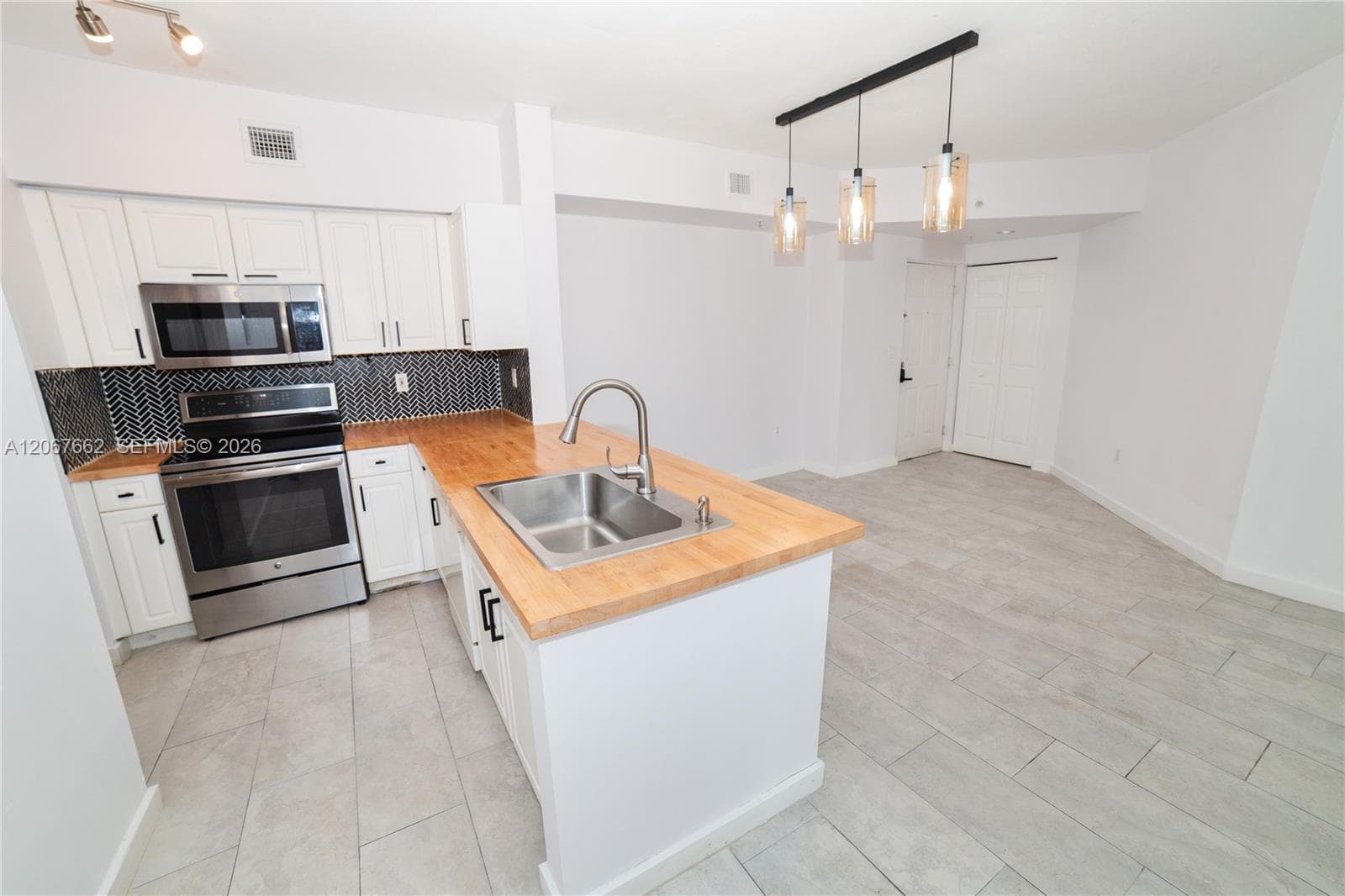 17125 N Bay Rd # 3410, Sunny Isles Beach FL 33160 - Sunny Isles Beach, FL - Photo 1