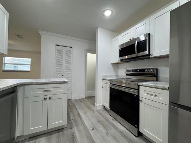 1331 W Campanelli Drive, Plantation FL 33322 - Plantation, FL - Photo 7