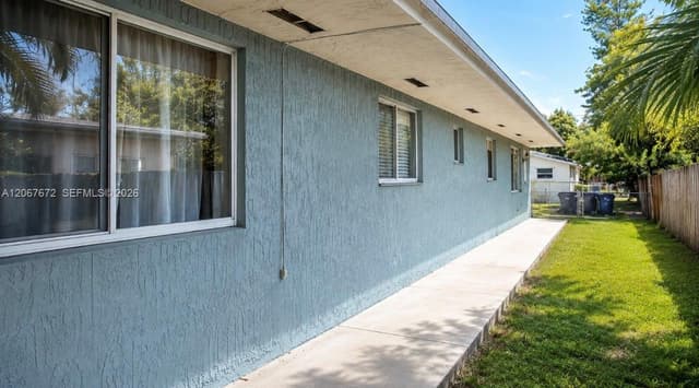 2411 Thomas St, Hollywood FL 33020 - Hollywood, FL - Photo 2