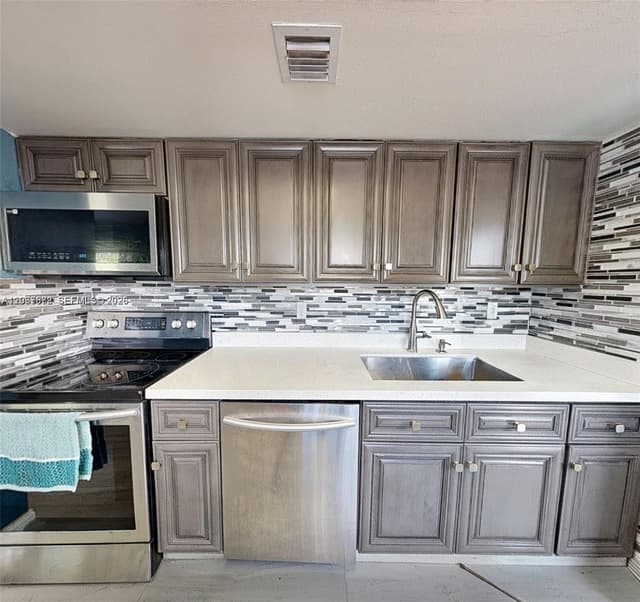 2411 Thomas St, Hollywood FL 33020 - Hollywood, FL - Photo 6