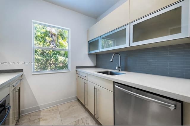 945 10th St # 3, Miami Beach FL 33139 - Miami Beach, FL - Photo 7