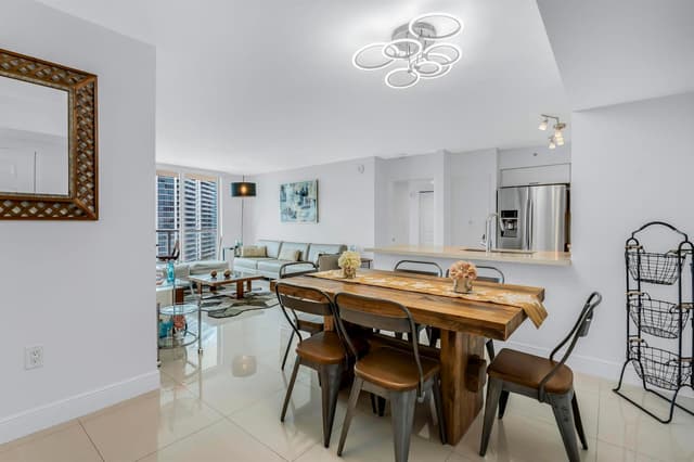 1155 BRICKELL BAY Drive # 2509, Miami FL 33131 - Miami, FL - Photo 4