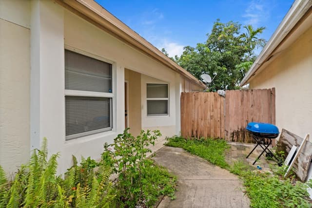 312 BISHOP Road, North Lauderdale FL 33068 - North Lauderdale, FL - Photo 4