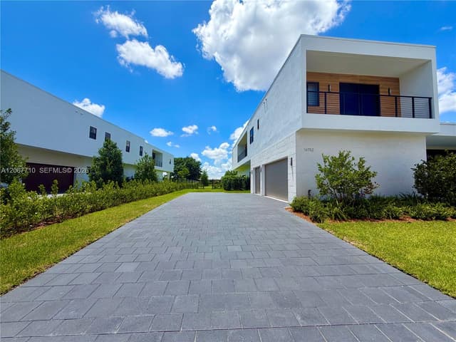 16752 S Botaniko Dr S, Weston FL 33326 - Weston, FL - Photo 4