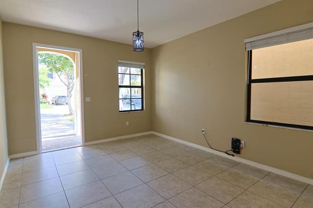 634 NE 193RD Terrace, Miami FL 33179 - Miami, FL - Photo 4