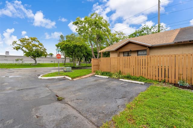 6760 NW 186th Ter, Hialeah FL 33015 - Hialeah, FL - Photo 3